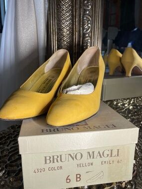 Vintage Bruno Magli Emily Yellow Suede Pumps 6B